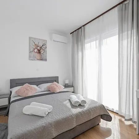 Vakantiehuis Family Friendly House With A Swimming Pool - 23021 Vodice