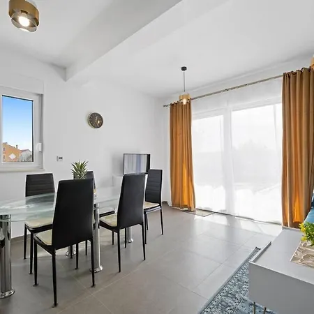 Family Friendly House With A Swimming Pool - 23021 Vakantiehuis Vodice
