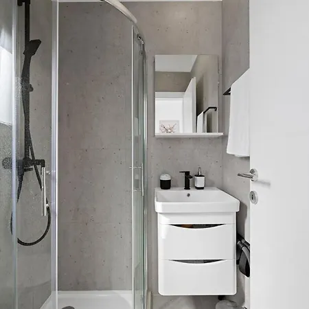 Family Friendly House With A Swimming Pool - 23021