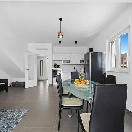 Family Friendly House With A Swimming Pool - 23021 וודיצה