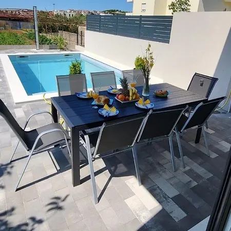 Vakantiehuis Family Friendly House With A Swimming Pool - 23021 Vodice