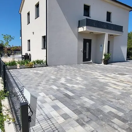 Family Friendly House With A Swimming Pool - 23021 וודיצה