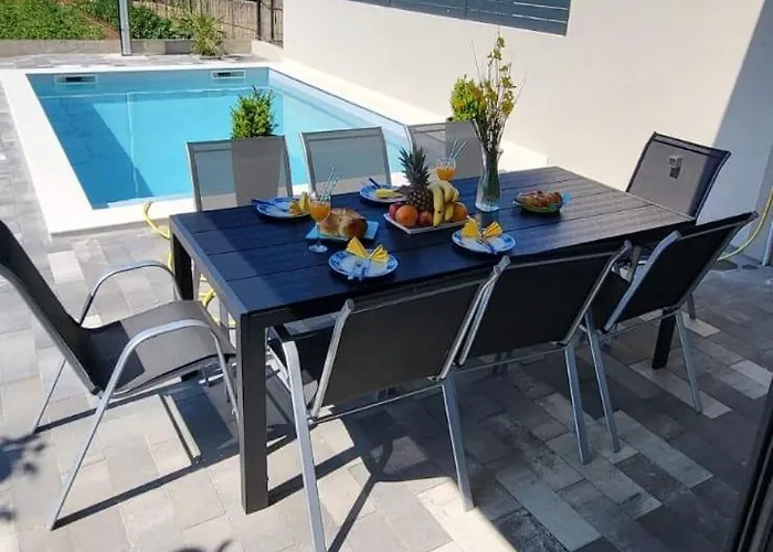 Vikendica Family Friendly House With A Swimming Pool - 23021 Vodice