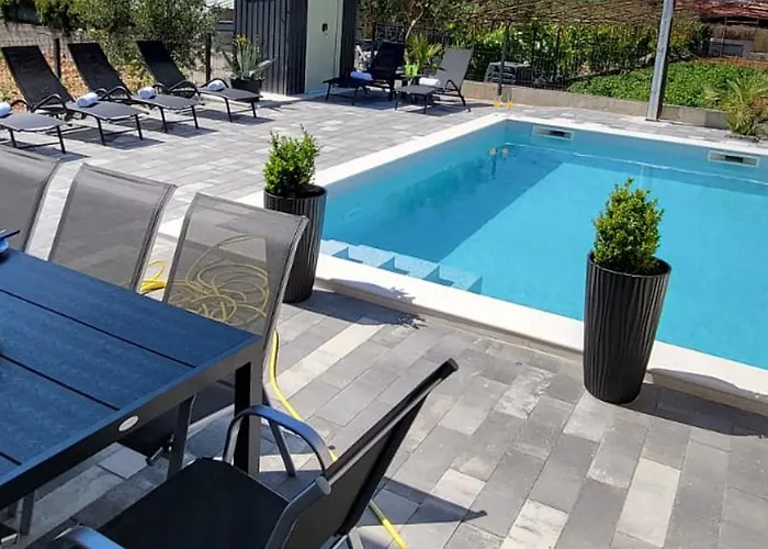 Family Friendly House With A Swimming Pool - 23021 * Vodice