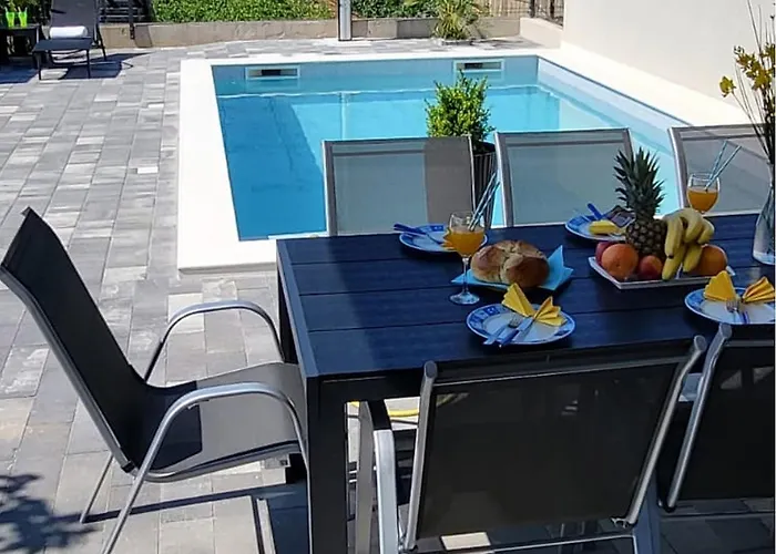 Vikendica Family Friendly House With A Swimming Pool - 23021 Vodice