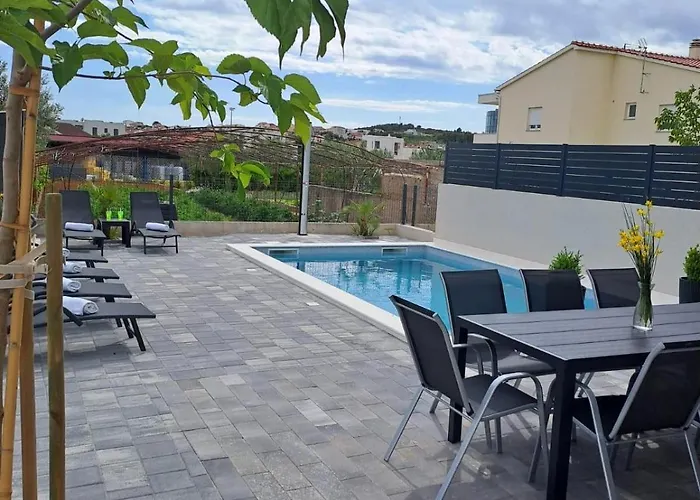 Vikendica Family Friendly House With A Swimming Pool - 23021 Vodice