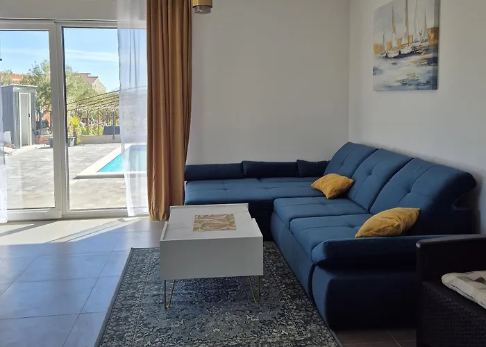 Family Friendly House With A Swimming Pool - 23021 Vodice